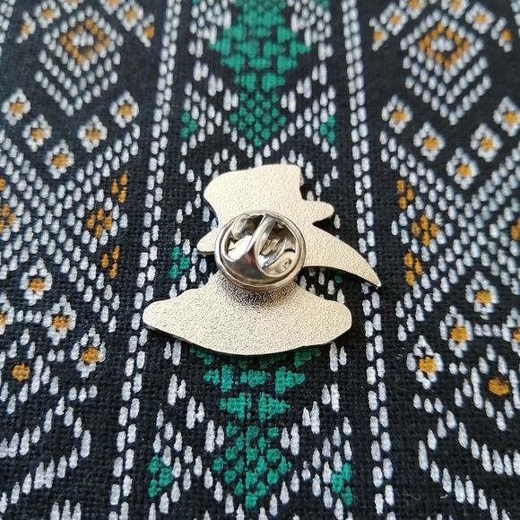 📍2/20$ Plague Doctor Enamel Pin NWOT - Picture 3 of 5